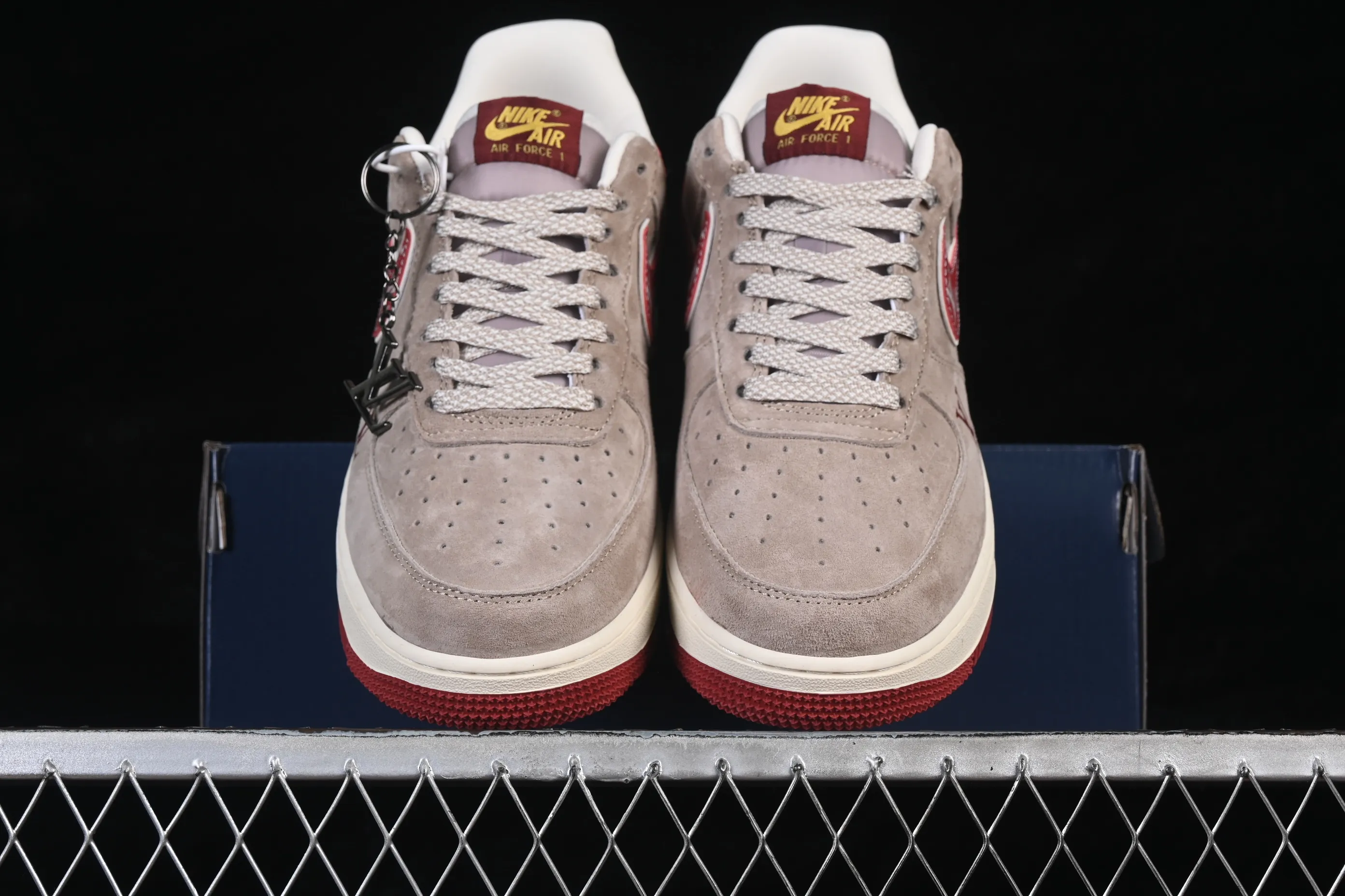 All categories Nk Air Force 1 Air Force series Nk Air Force 1 Low Air Force low-top Nike Air Force 1'07 Low gray red suede Air Force 1 low-top casual sneakers KL1688-002